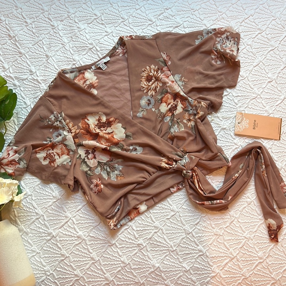 Blāshe Crop Top